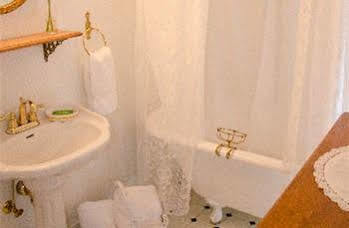 The Bed And Breakfast At Peace Hill Charles City Экстерьер фото