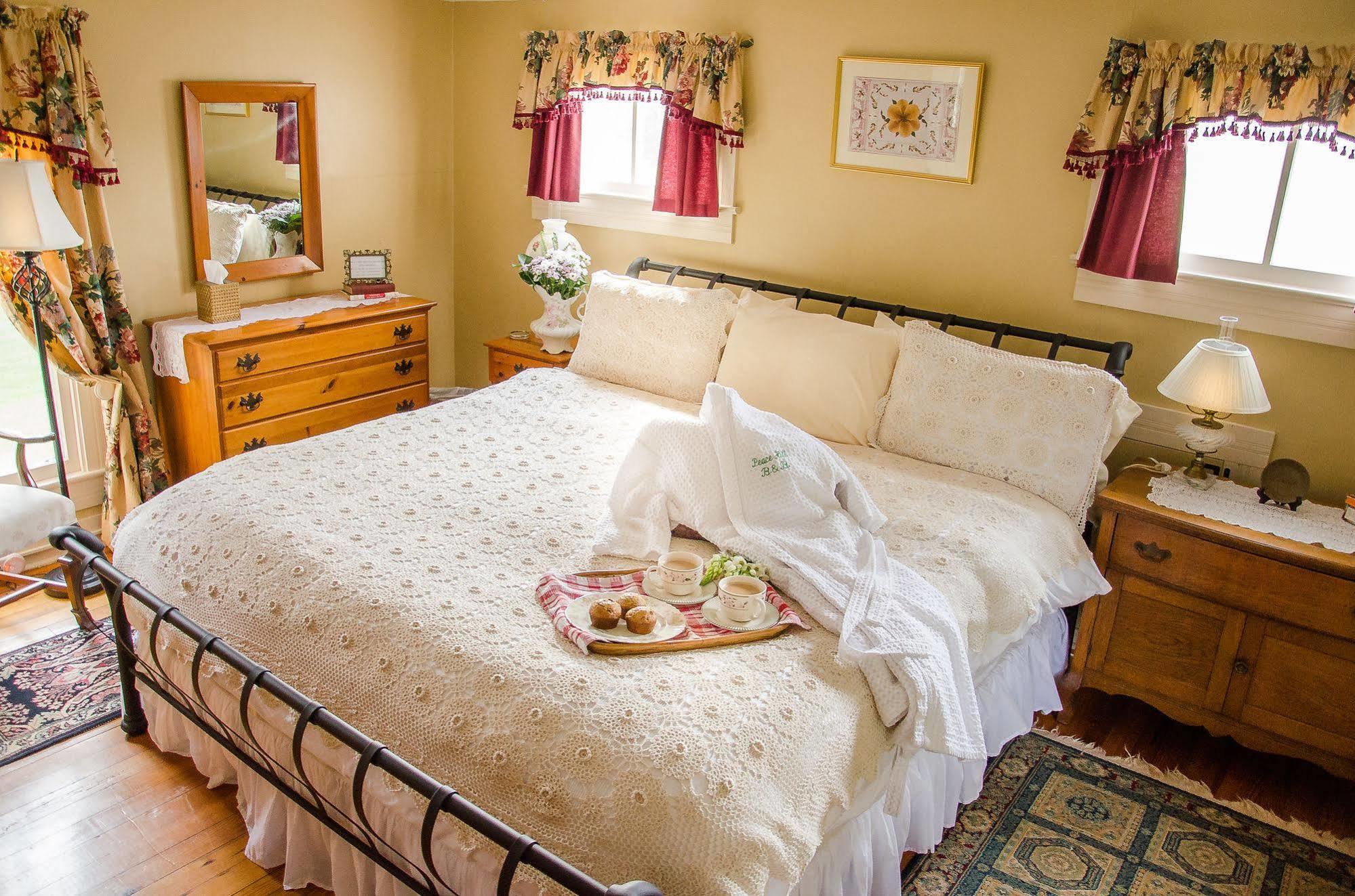 The Bed And Breakfast At Peace Hill Charles City Экстерьер фото
