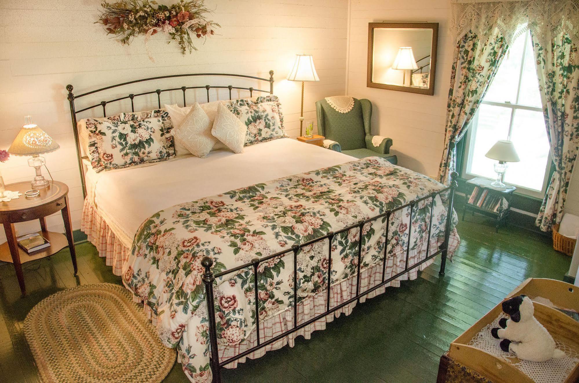 The Bed And Breakfast At Peace Hill Charles City Экстерьер фото